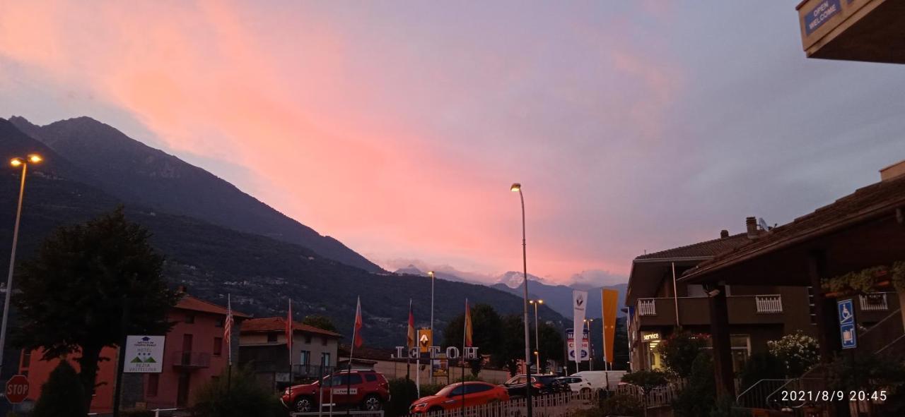 Hotel Rezia Valtellina Morbegno Exterior foto